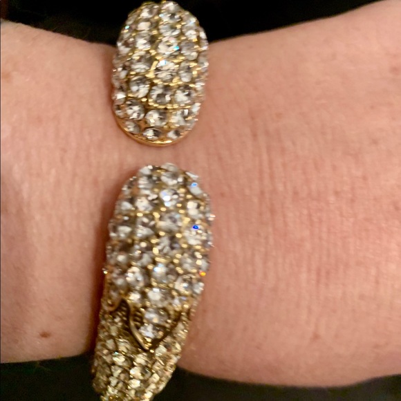 JOAN BOYCE HINGED KISSABLE CUFF NEW IN POUCH - Picture 7 of 7